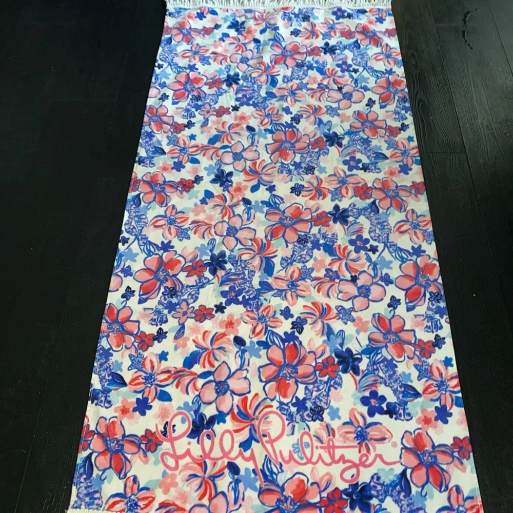 Lilly Pulitzer Beach Towel‎ in Resort White Multi Color Party Like A Lobstar